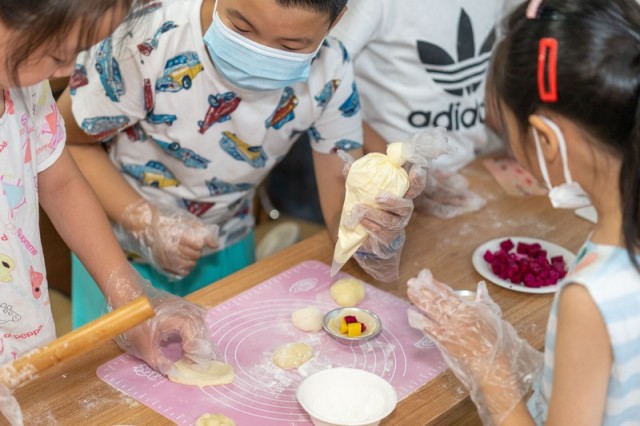 面包房少女-宝鸡小学五年级美丽的面包房