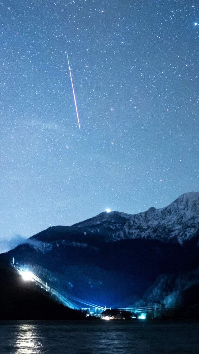 今天晚上有流星雨吗_流星雨今晚几点出现在哪里_今晚流星雨几点钟