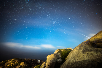 今晚流星雨几点钟_今天晚上有流星雨吗_流星雨今晚几点出现在哪里