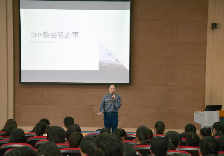 比赛现场氛围可以用什么词形容_比赛现场气氛怎么形容_比赛现场